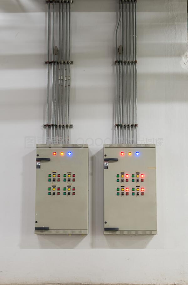 電控柜在建筑物電力系統(tǒng)安裝中的關(guān)鍵作用與實(shí)施要點(diǎn)
